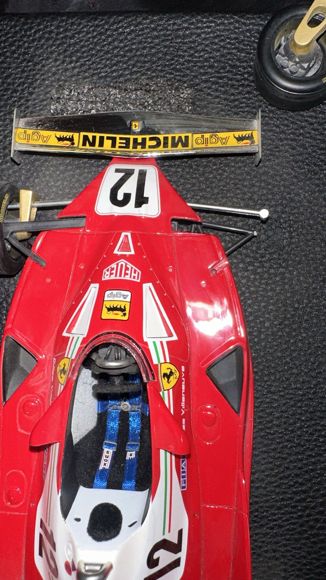 Roue avant endommagée Gilles Villeneuve Ferrari 312 T2 n° 12 GP Répliques Formule 1 1978 Miniature Modèle Voiture Échelle 1:18 - Accessoires - Moulage sous pression