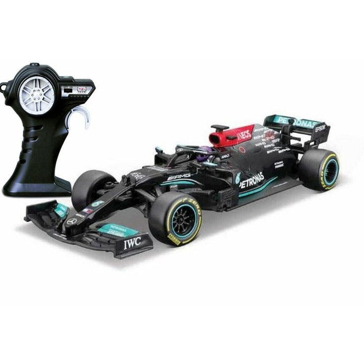 Mercedes AMG Petronas F1™ Team Maisto W12 Lewis Hamilton 1:24 Remote Control Car - Black