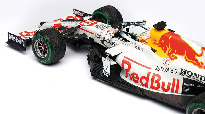 Oracle Red Bull Racing 1:18 Scale RB16B Max Verstappen 2021 Turkish GP Diecast Miniature Model Car - Minichamps - Accessories