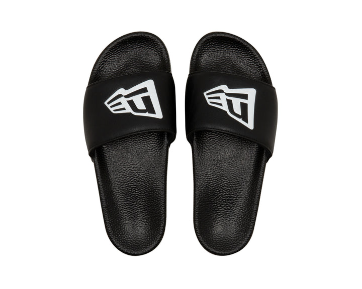 Sandalias tipo chanclas para hombre AX20 de la marca NEW ERA® - Blanco y negro