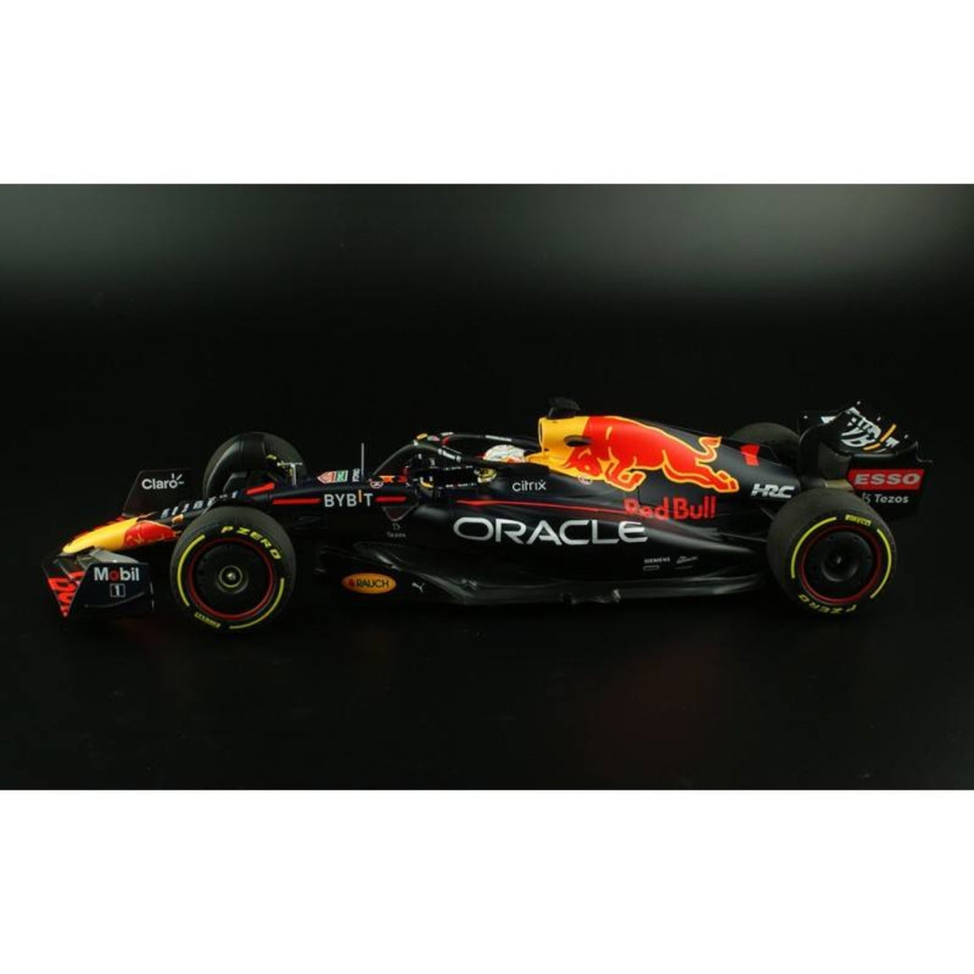 Oracle Red Bull Racing 1:18 RB18 Max Verstappen Saudi Arabian GP Minichamps Model Car - Blue