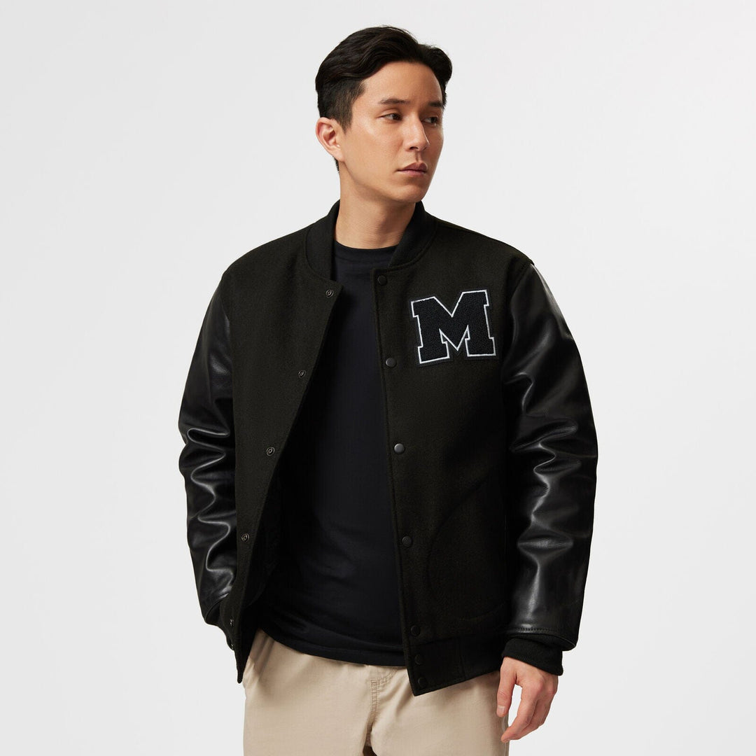 Mercedes AMG F1™ Varsity Jacket Adulto - Hombres - Negro