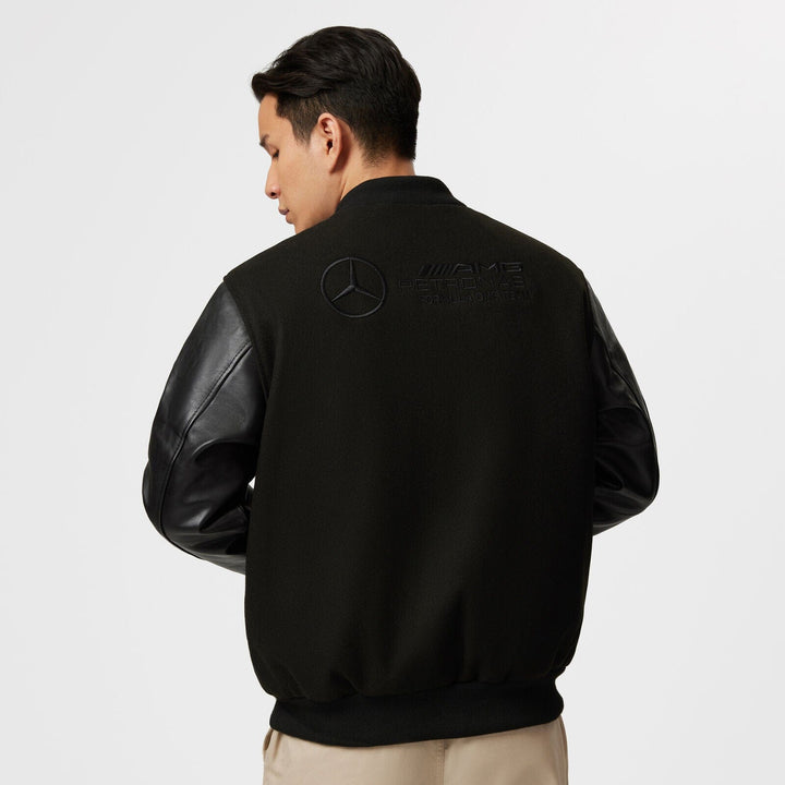 Mercedes AMG F1™ Varsity Jacket Adulto - Hombres - Negro