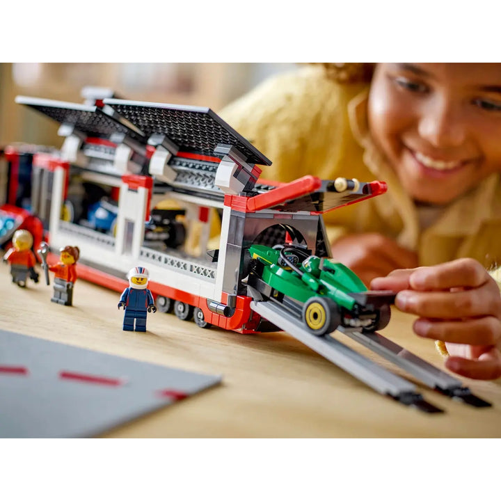 Oracle Red Bull Racing F1™ Team & Aston Martin F1™ Team Truck with RB20 & AMR24 F1™ LEGO 1:24 Scale Model Car - Muticolour