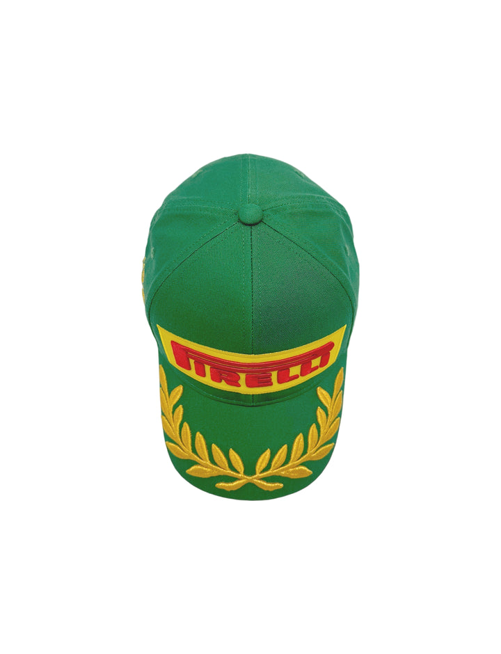 Vista lateral gorra Pirelli edición especial México 2025 color verde con laureles dorados