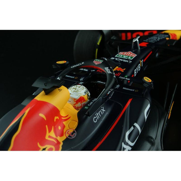 Oracle Red Bull Racing 1:18 RB18 Max Verstappen Winner 2022 Saudi Arabian GP -  Minichamps - Accessories