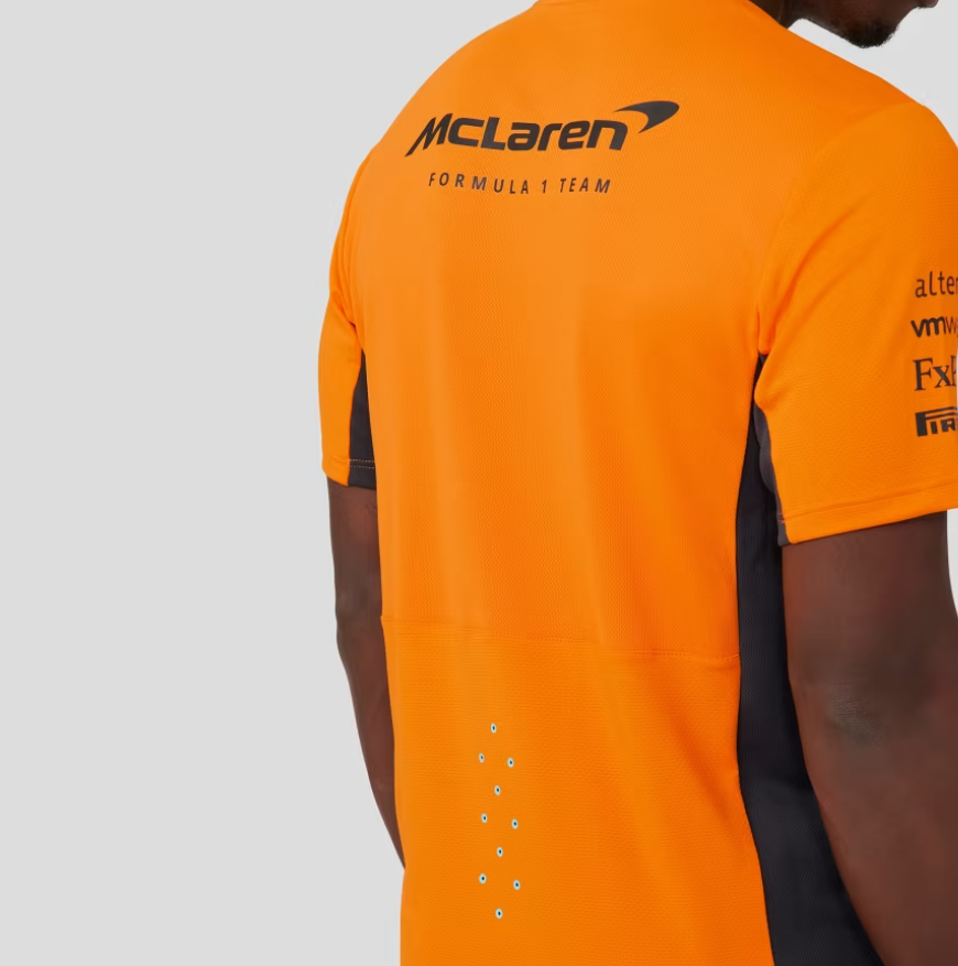 McLaren Formula 1 Team Core Logo T-Shirt Nero con Bordo McLaren Formula 1 Team Core Logo T-Shirt Nero con Bordo